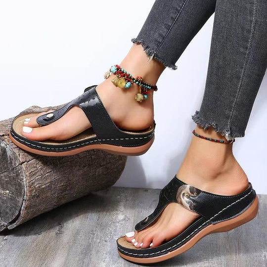 Damen Komfortable Zehentrenner-Sandalen mit anatomischer Fußbettung und modischer Schnallen-Applikation EB