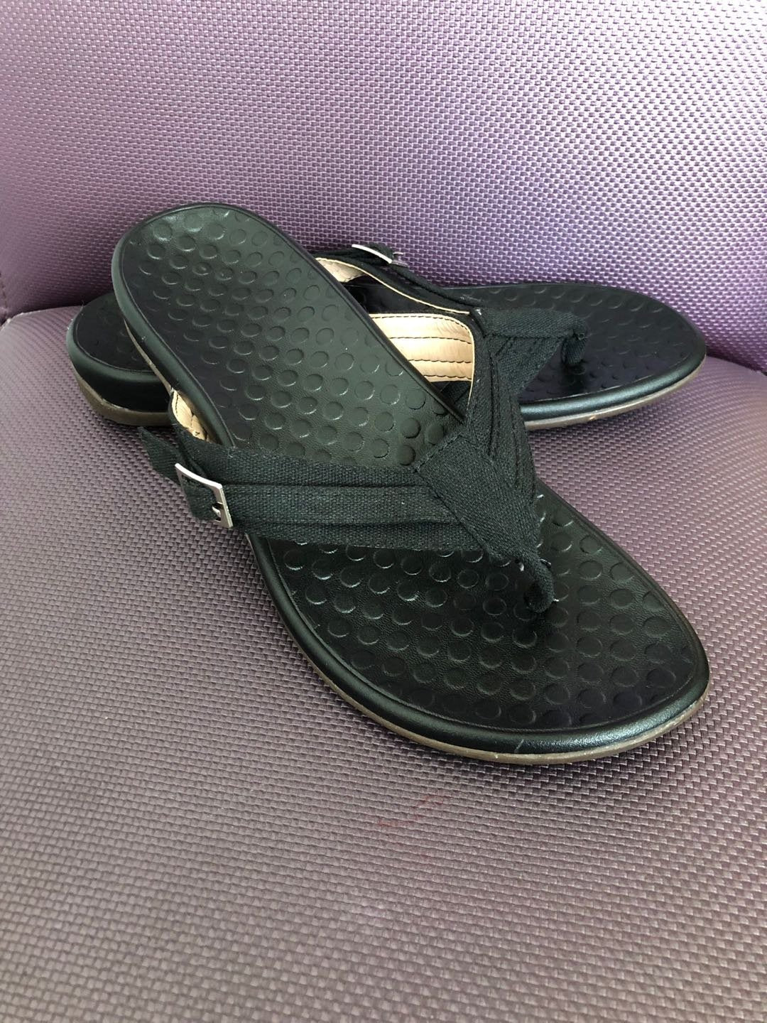Damen Elegante und komfortable Zehentrenner-Sandalen mit verstellbarem Riemen EB