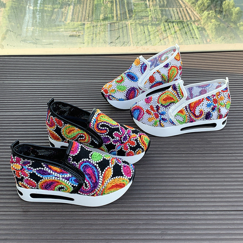 Damen modische Slip-On Sneakers mit buntem Stickdesign EB