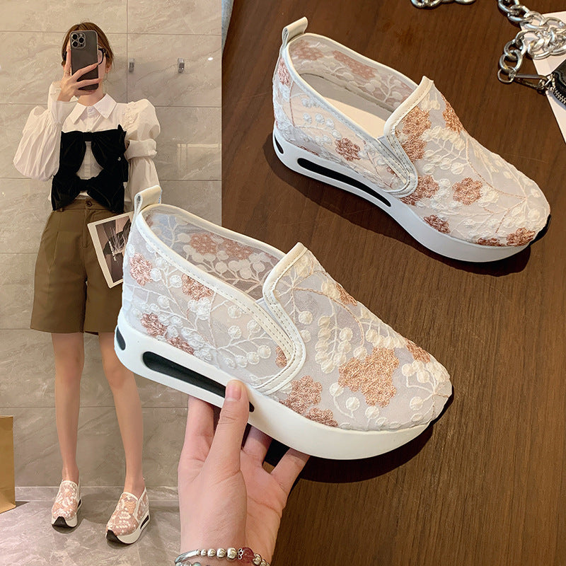 Damen Slip-On Sneakers mit floralem Spitzen-Design und bequemem Innenfutter EB
