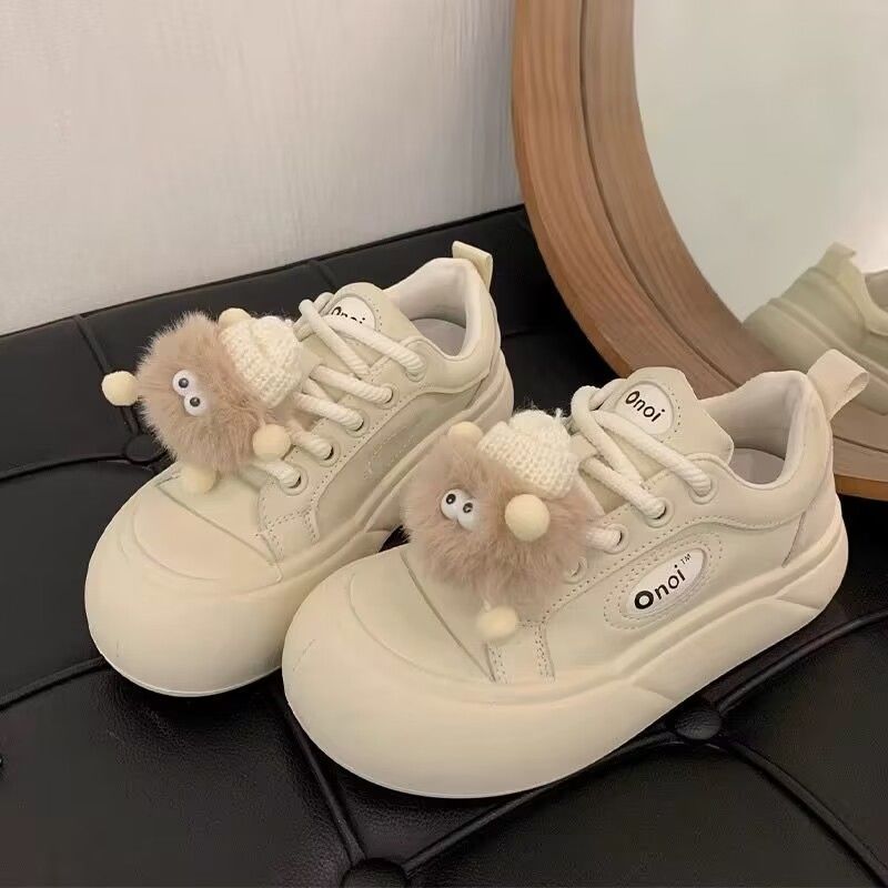 Damen Sneakers mit modischen Pompon-Applikationen und bequemer Sohle EB