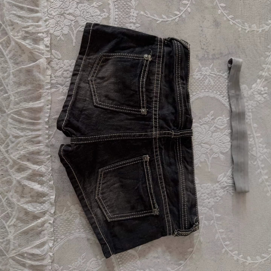 Damen Denim-Shorts mit lässigem Cut und auffälligen Nähte EB