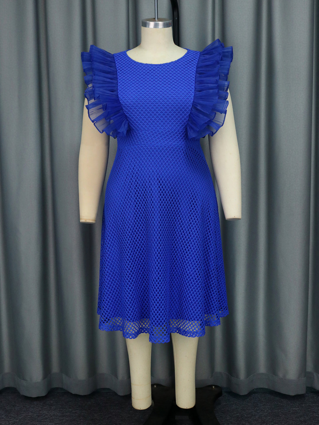 Damen Trendiges Kleid mit Rüschenschulter EB