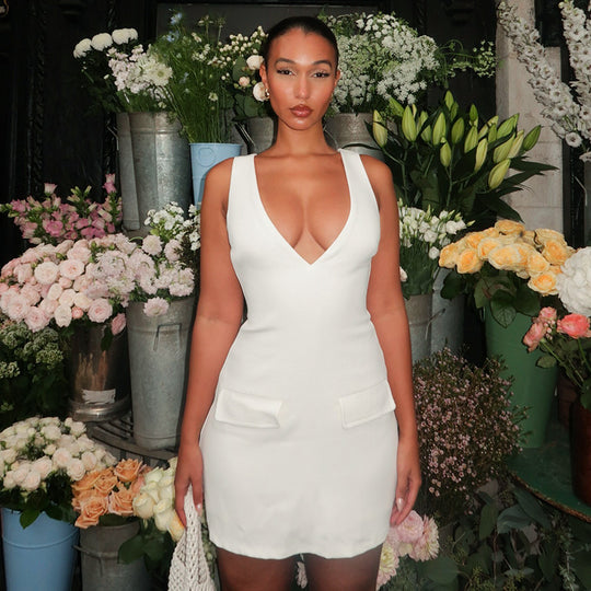 Damen Schlichtes Minikleid mit tiefem V-Ausschnitt und praktischen Taschen EB