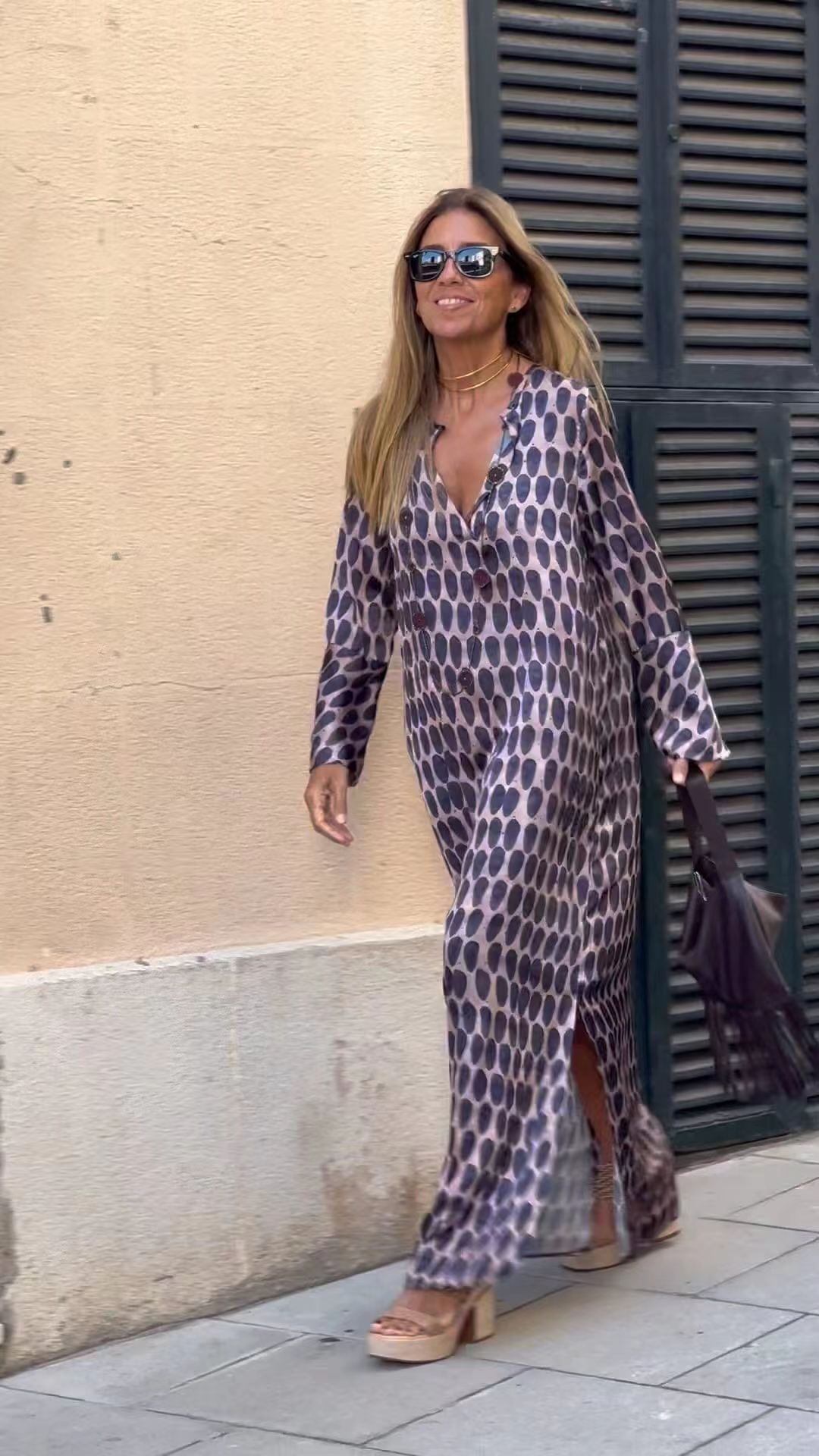 Damen Maxikleid mit modernen Mustern EB