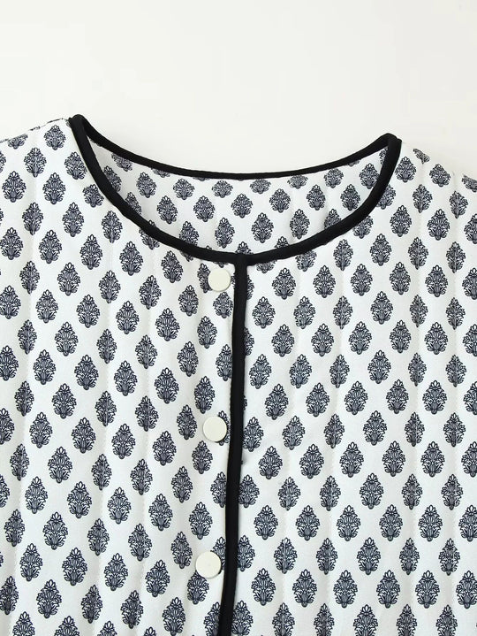 Damen modische kurz geschnittene Jacke mit kontrastierenden Paspeln und praktischen Taschen EB