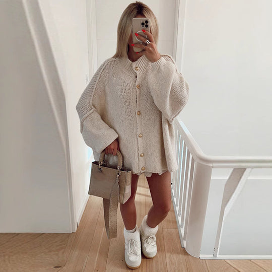 Damen Strickjacke mit oversized Schnitt und eleganten Knopfdetails EB