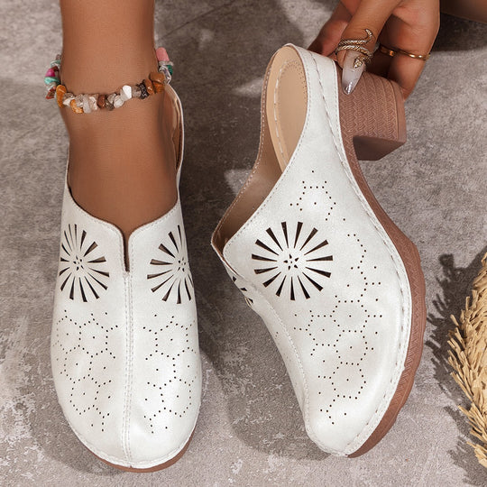 Damen Holz-Pantoletten mit raffiniertem Blumendekor und bequemer Sohle EB