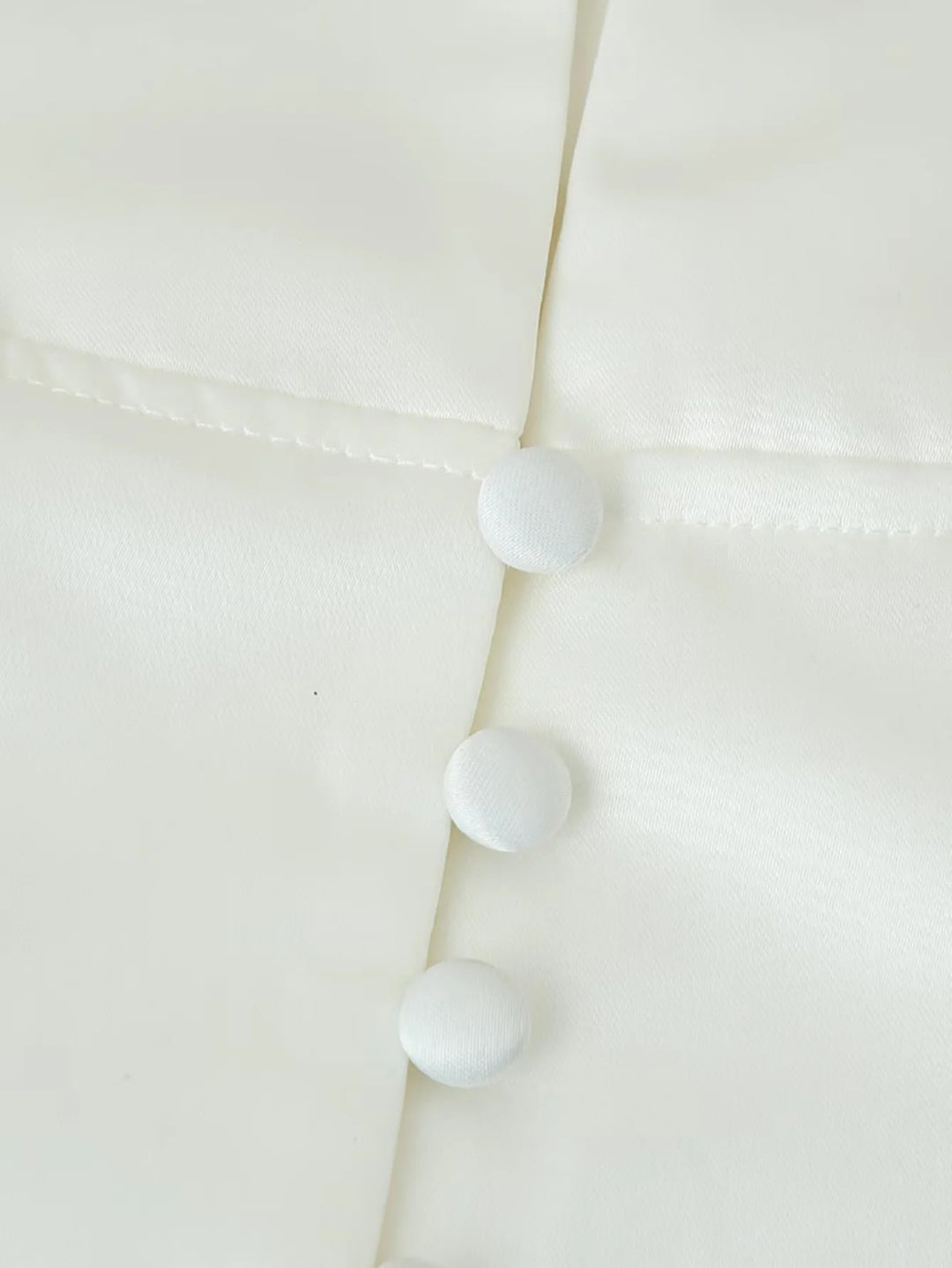 Damen taillierte Bluse mit modernen Knopfdetails und Stehkragen EB
