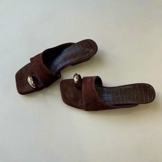 Damen Stilvolle Mules mit dekorativem Schmuckakzent EB