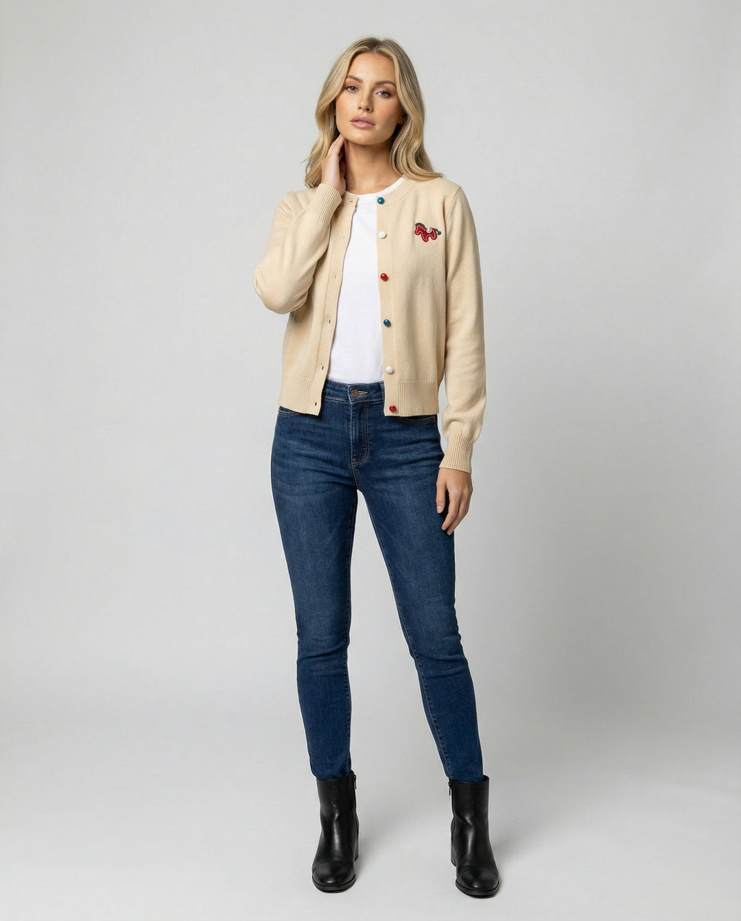 Damen Feinstrickcardigan mit Rundhalsausschnitt, geripptem Saum und Pferde-Applikation EB
