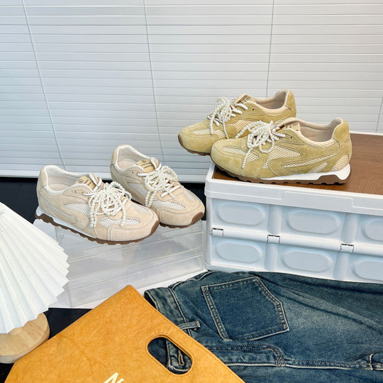 Damen Komfortable Sneakers mit innovativer Mesh-Oberfläche und dekorativen Perlenapplikationen EB