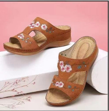 Damen Bequeme und stilvolle Sandalen mit floralen Applikationen EB