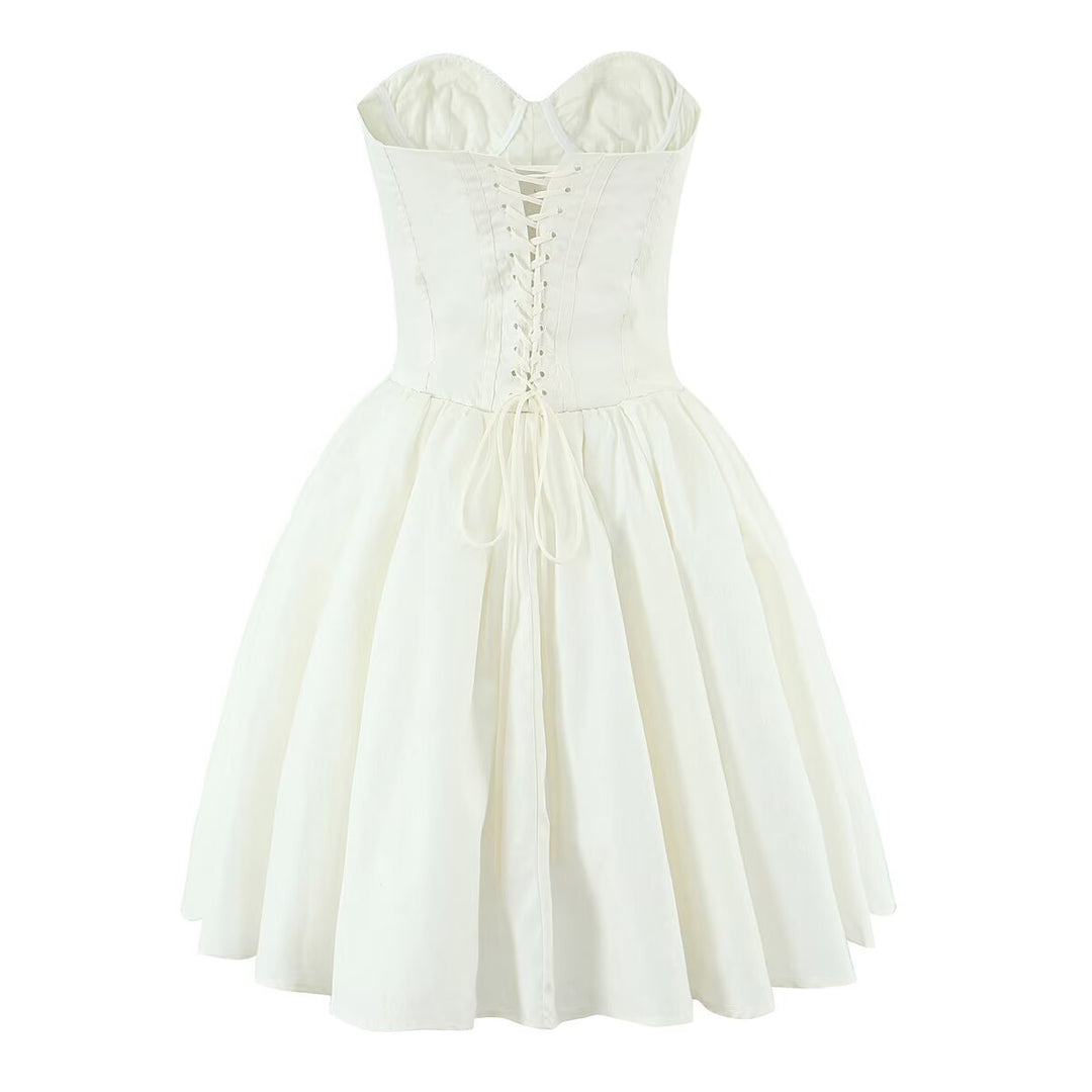 Damen Couture-Kleid mit herzförmigem Ausschnitt und fließendem Rock EB
