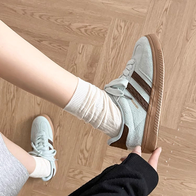 Damen Sportliche Sneakers aus weichem Wildleder mit atmungsaktiven Einsätzen EB