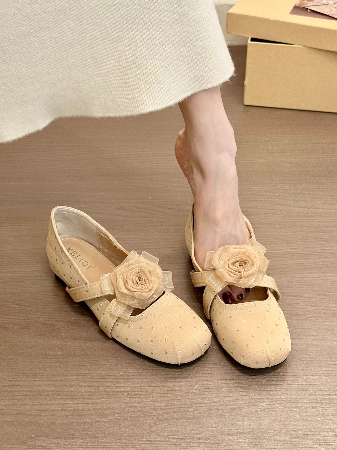 Damen elegante Ballerinas mit dekorativen Blütenapplikationen EB