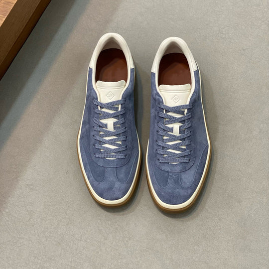 Damen Sneaker aus weichem Wildleder mit raffiniertem Schnürsystem EB