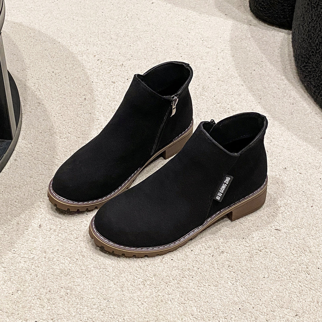 Damen nan kurze Reißverschluss-Stiefelette aus Veloursoptik mit profiliertem Traktorsohlensystem und gepolstertem Komfortfutter EB