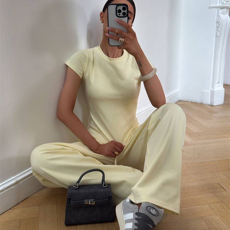 Damen figurnahes Kurzarm-Rippshirt und elastische High-Waist-Loungehose Set Eichborn Berlin