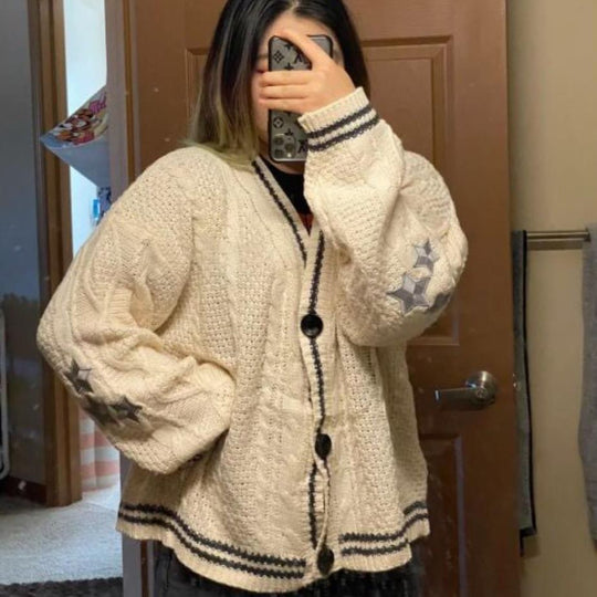 Damen Grobstrickjacke mit Sternen-Details und dekorativen Knöpfen EB