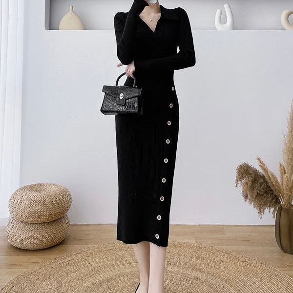 Damen Strickkleid mit Knopfdetail und elegantem V-Ausschnitt EB