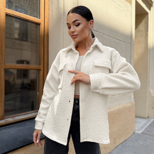 Damen Flauschige Utility-Jacke mit großen Taschen und Knopfdetails EB