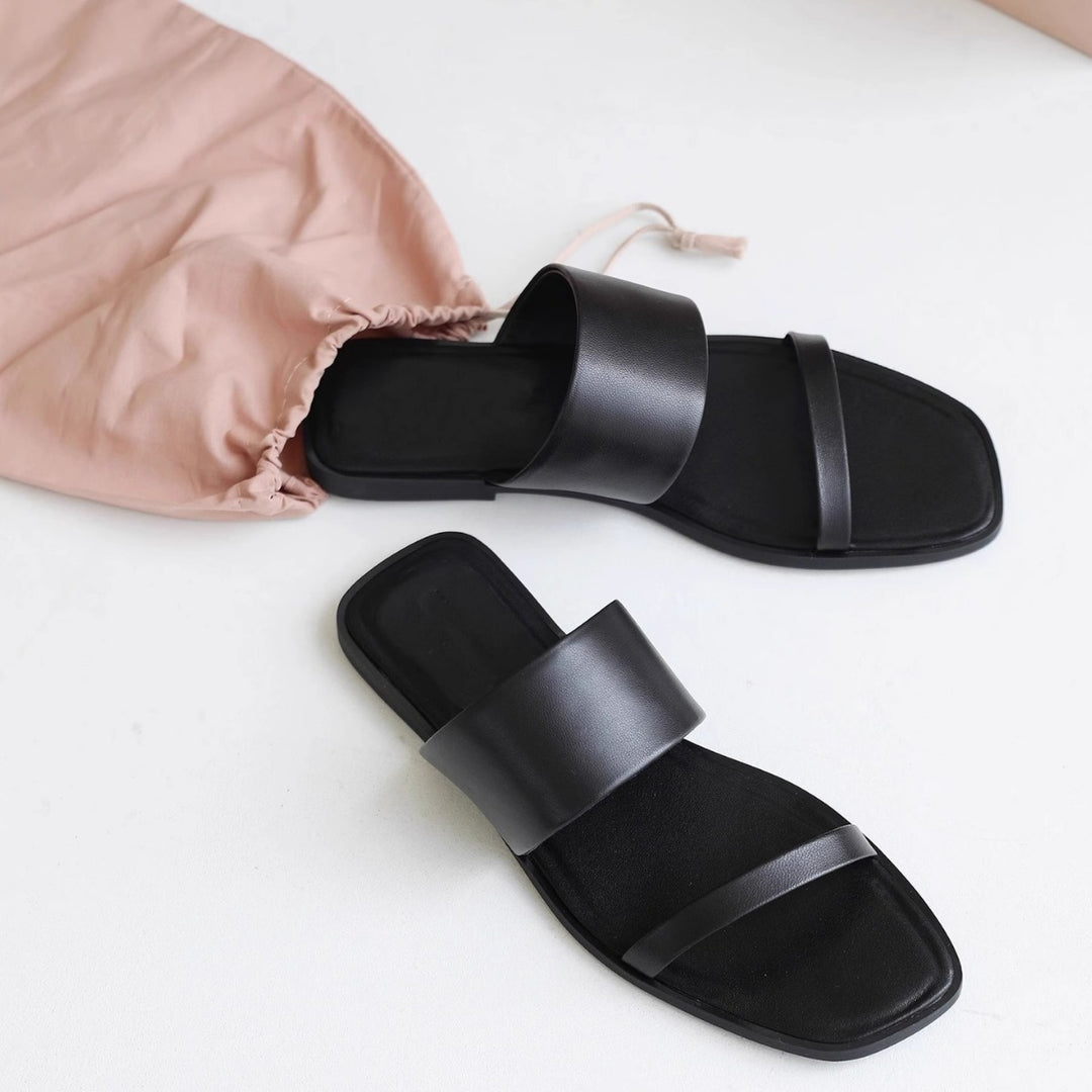 Damen Flache Riemensandalen mit breitem Riemendesign und bequemem Fußbett EB