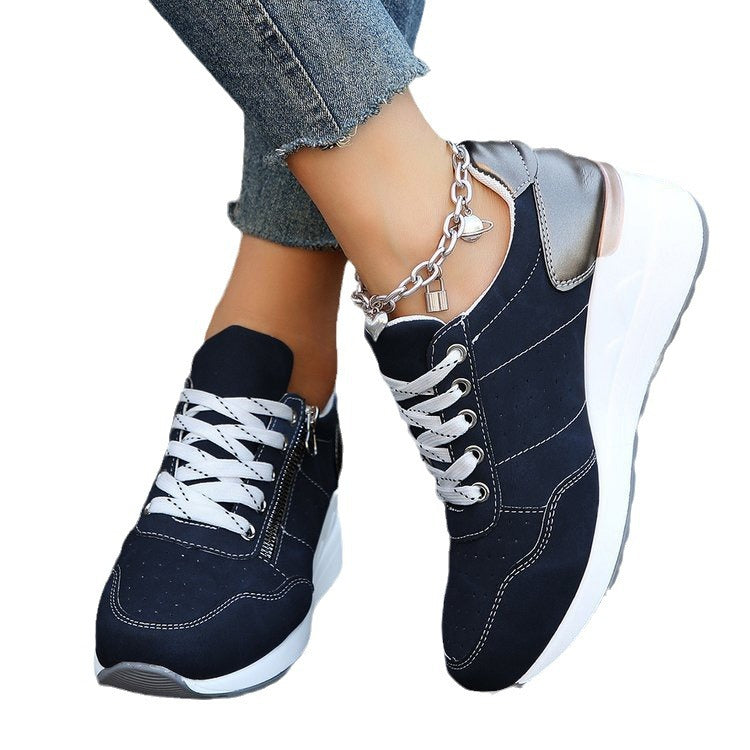 Damen Chunky-Plateau-Sneaker mit perforiertem Velours, gepolstertem Komfortfußbett und Metallic-Fersenaufbau EB