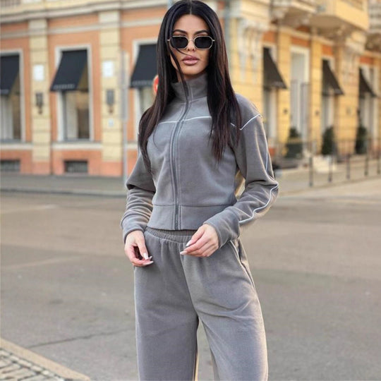 Damen Kurzgeschnittenes Zip-Oberteil mit lockerfallender High-Waist-Loungehose EB
