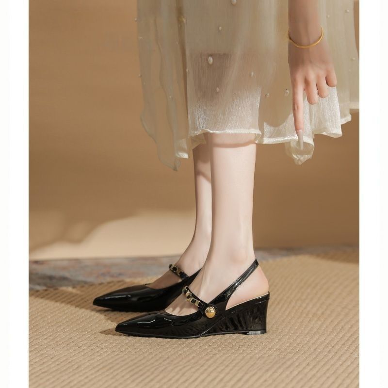 Damen Slingback-Pumps mit dekorativen Metallakzenten EB
