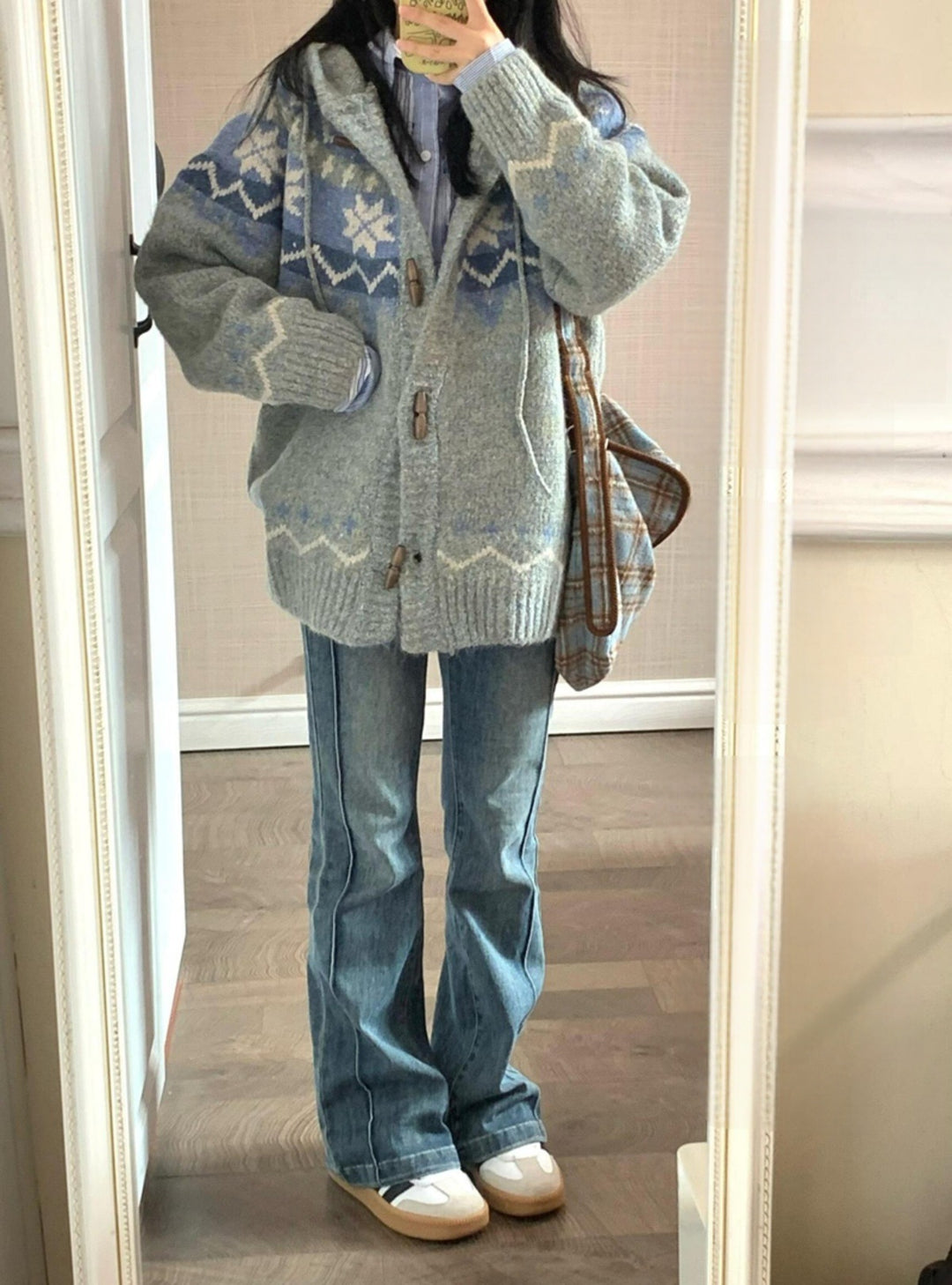 Damen kuschelige Strickjacke mit hohem Kragen und Ornamenten EB