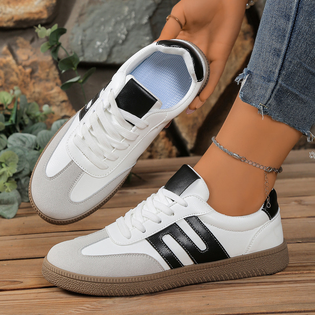 Damen Sneaker mit modischen Akzenten und rutschfester Sohle EB