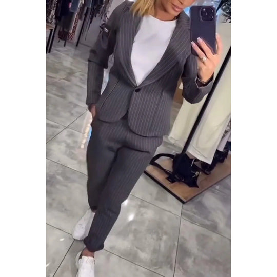 Damen Elegantes business-casual Anzug-Set mit feinen Streifen und modernem Schnitt EB