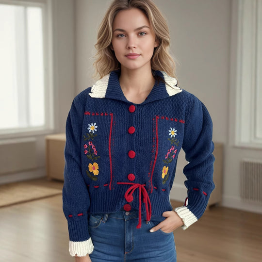 Damen Strickjacke mit floralen Stickereien und dekorativen Knöpfen EB