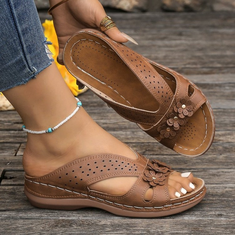 Damen Komfortable Sandalen mit floralem Dekor EB