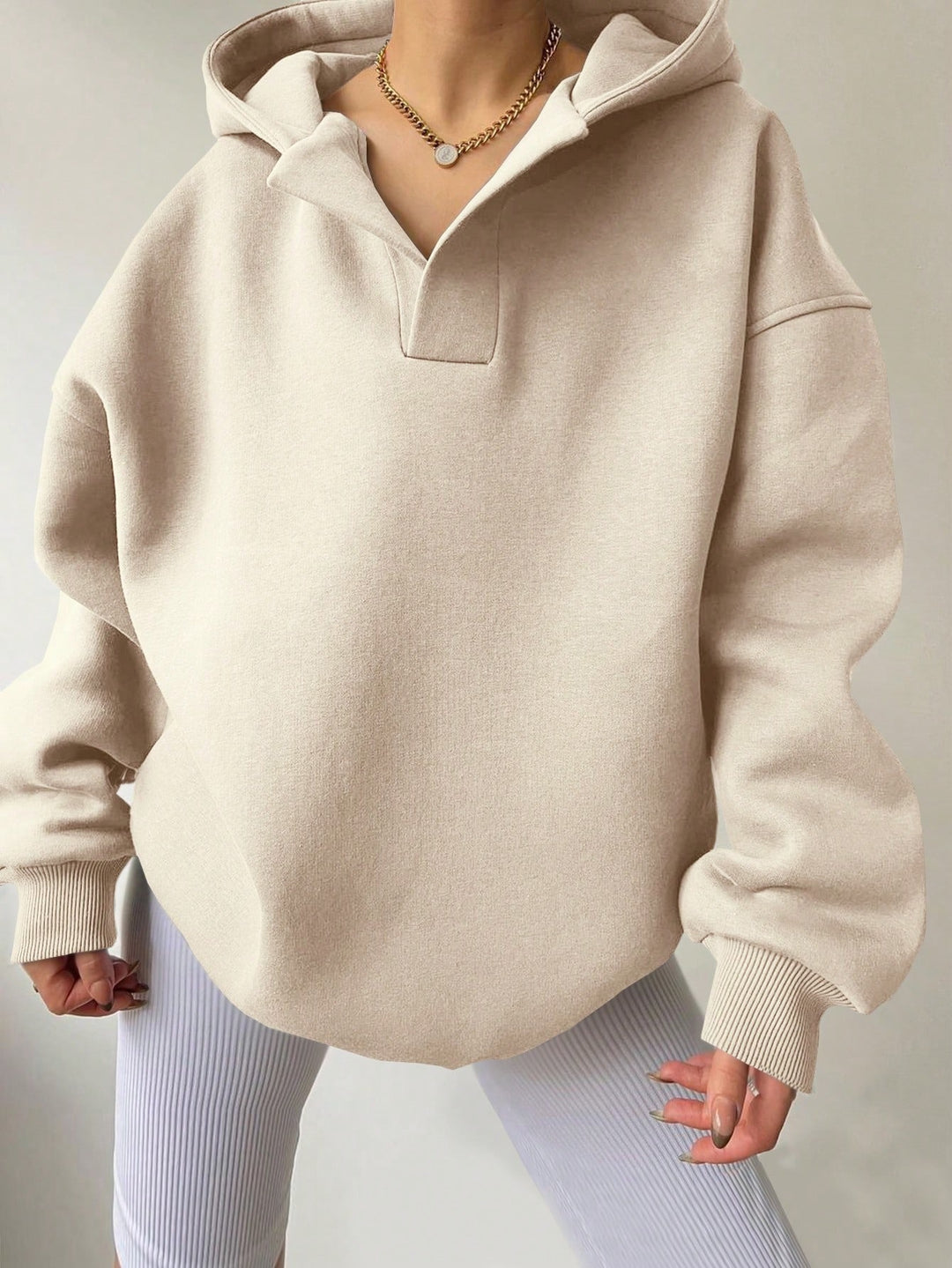 Damen Oversized Hoodie mit kurzem Kragen und praktischen Seitentaschen EB