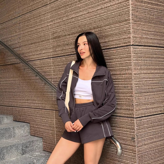 Damen nan athletischer Zweiteiler mit formendem Sportbustier, taillierter Highwaist-Sweatshorts und Zip-Hoodie EB