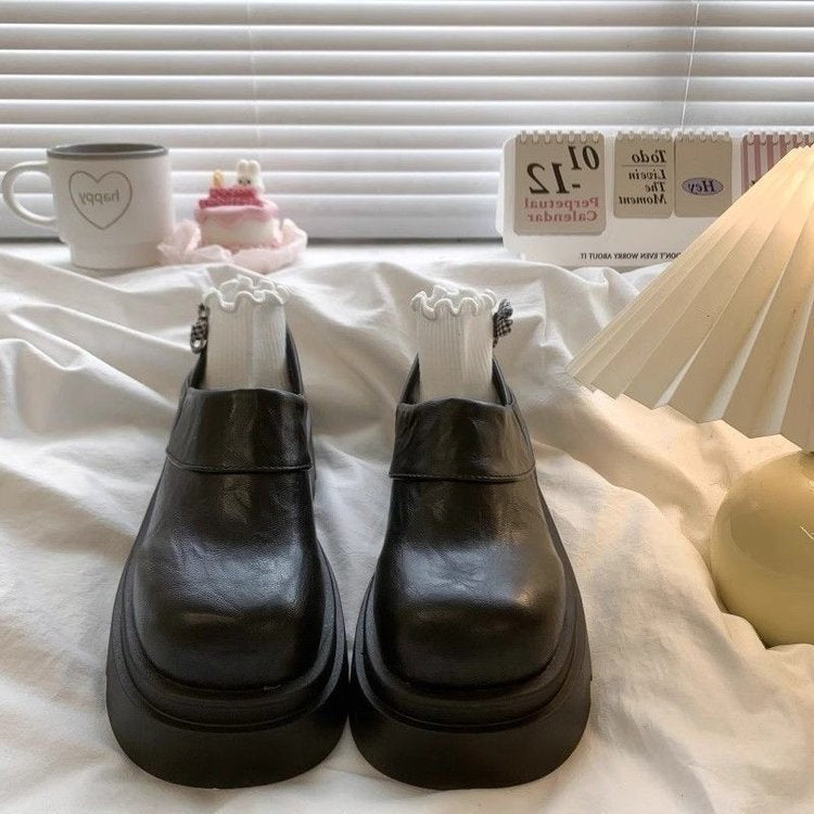 Damen Clogs mit anspruchsvollem Design und extravaganten Details EB