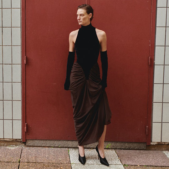 Damen Maxikleid mit hochgeschlossenem Design und kunstvollem Drapierungseffekt EB