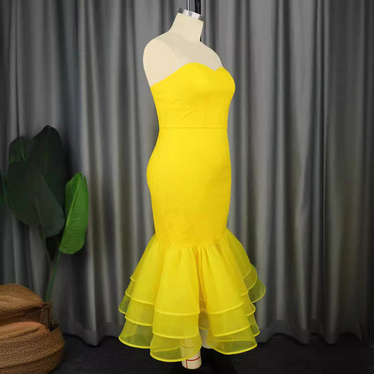 Damen Abendkleid mit schulterfreiem Oberteil und voluminösem Volantsaum EB