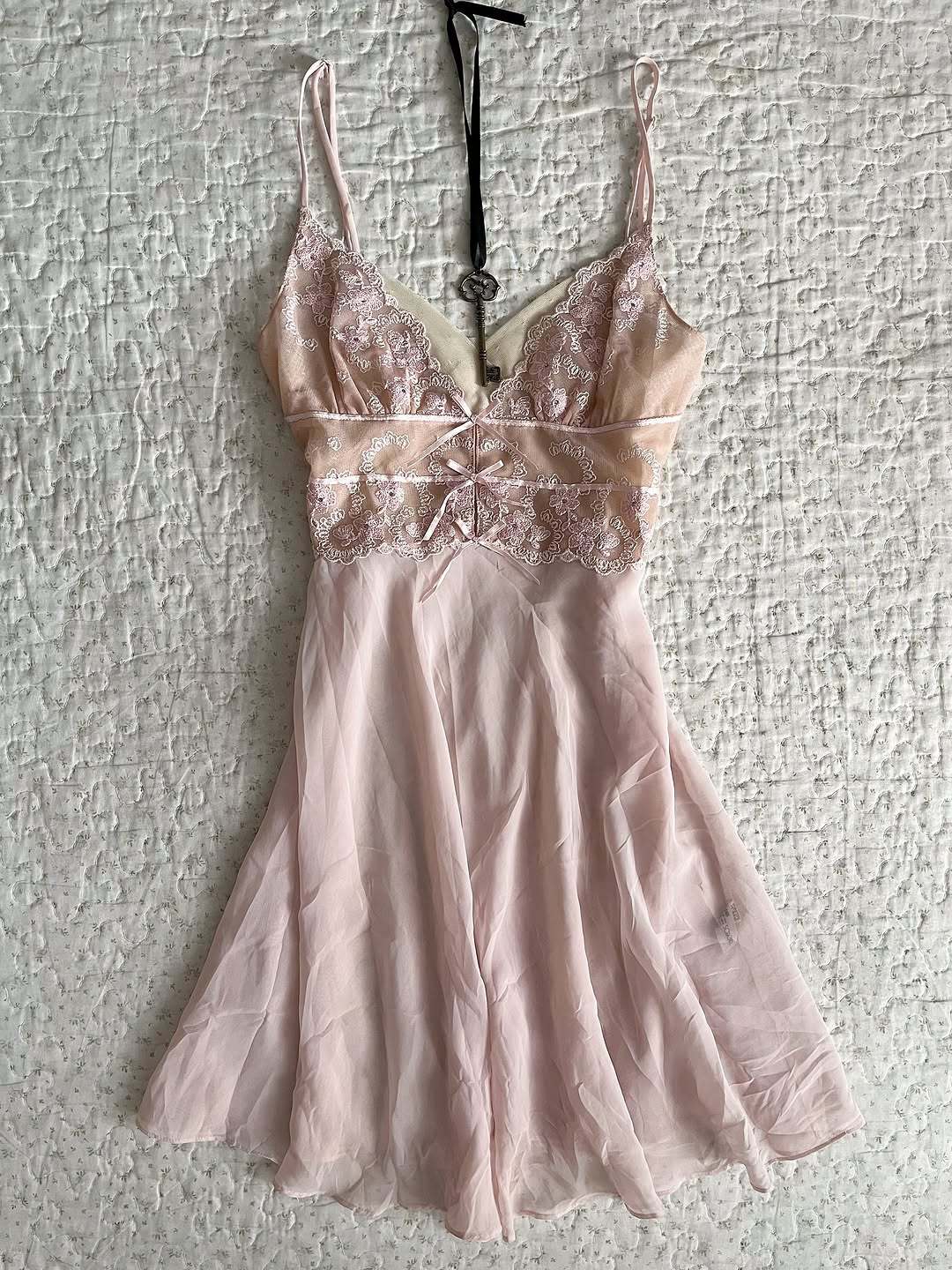 Damen Elegantes Nachthemd mit Spitzenverzierungen EB