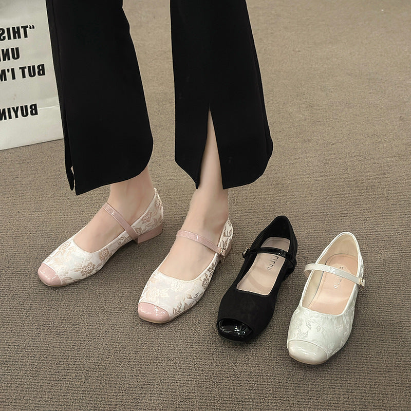 Damen Ballerina mit verstellbarem Riemen und glänzendem Zehenbereich EB