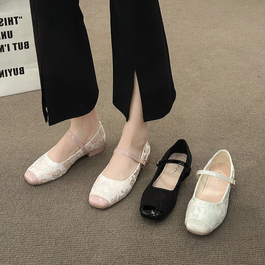 Damen Ballerina mit verstellbarem Riemen und glänzendem Zehenbereich EB