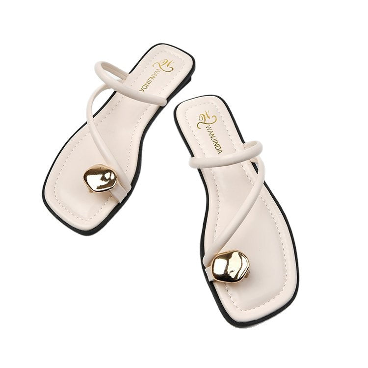 Damen modische Sandaletten mit elegantem Riemendesign und auffälligem Schmuckdetail EB