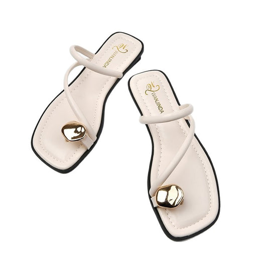 Damen modische Sandaletten mit elegantem Riemendesign und auffälligem Schmuckdetail EB