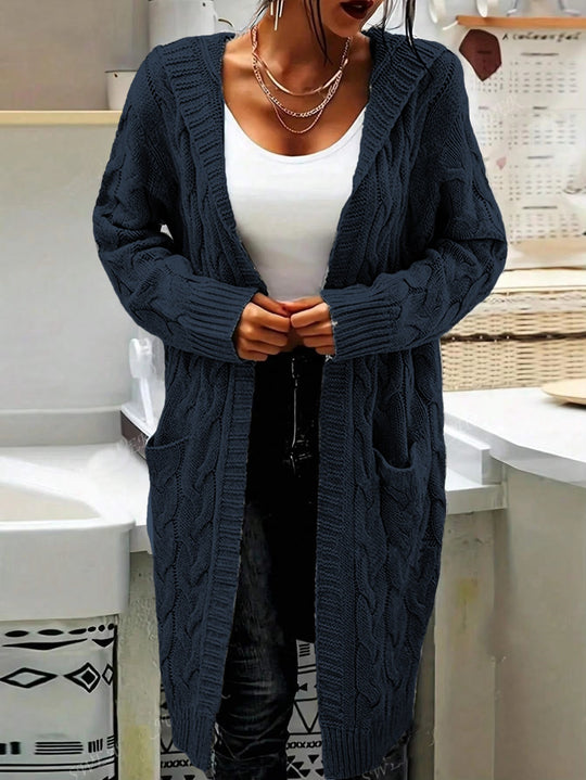 Damen Strickjacke im lässigen Langschnitt mit Zopfmuster und praktischen Taschen EB