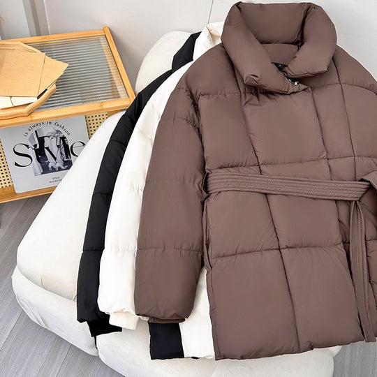 Damen modische wattierte Jacke mit Gürtel und hochschließendem Kragen EB