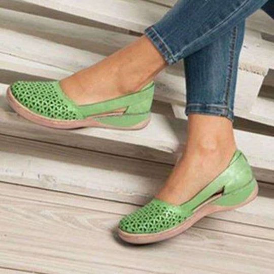 Damen bequeme und stilvolle Slipper mit perforiertem Design EB