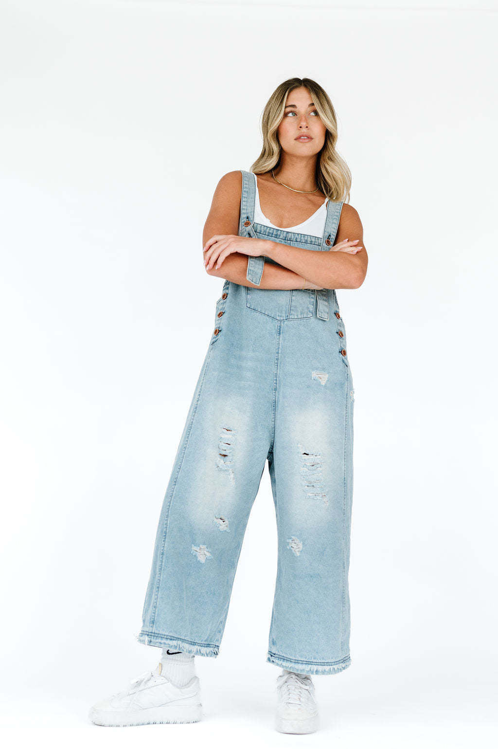Damen nan lässige verwaschene Latzhose aus Jeansstoff mit Rissen und weitem Bein EB
