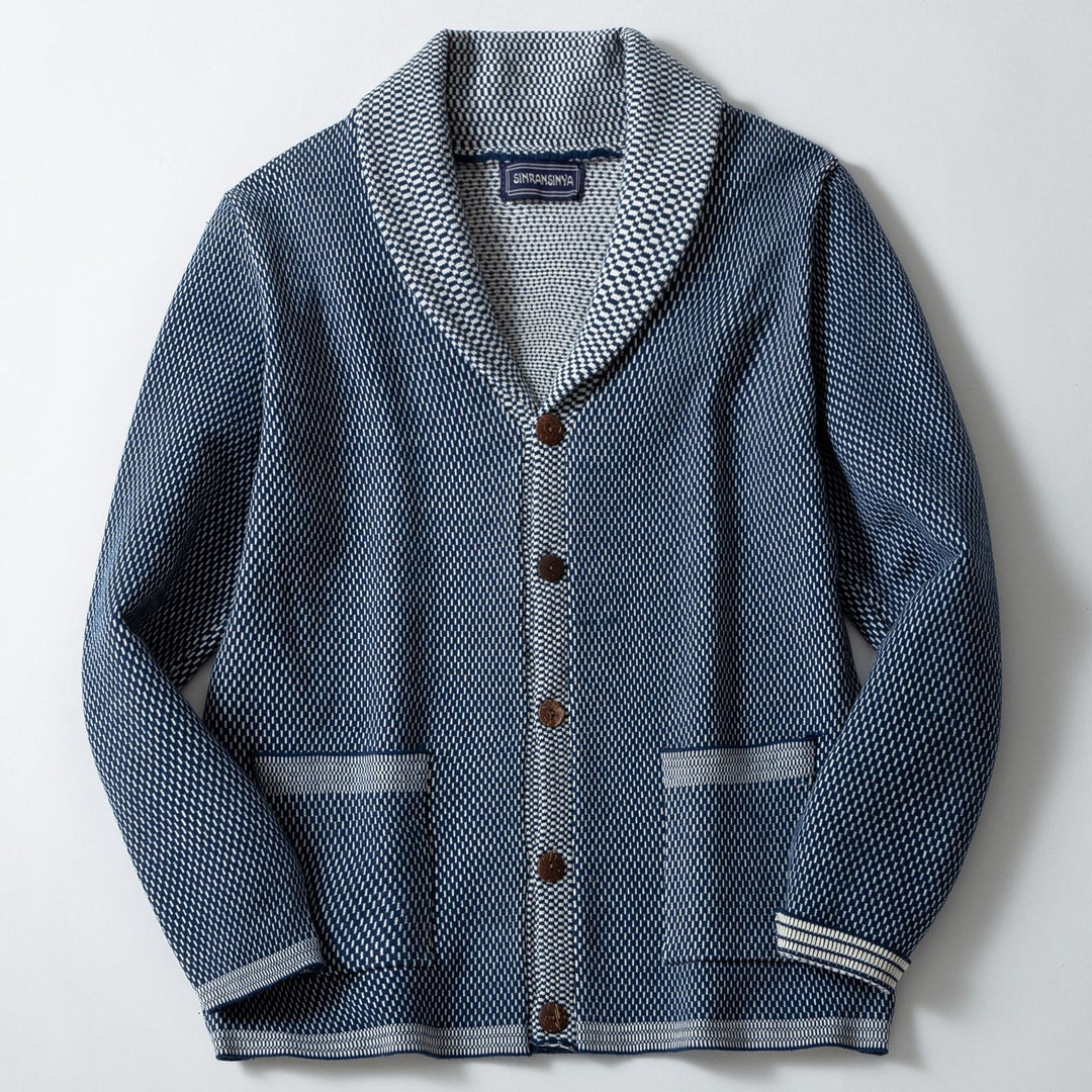 Herren Strickjacke mit eleganten Knopfdetails und breitem Schalkragen EB